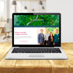 Laptop mit Karierebereich