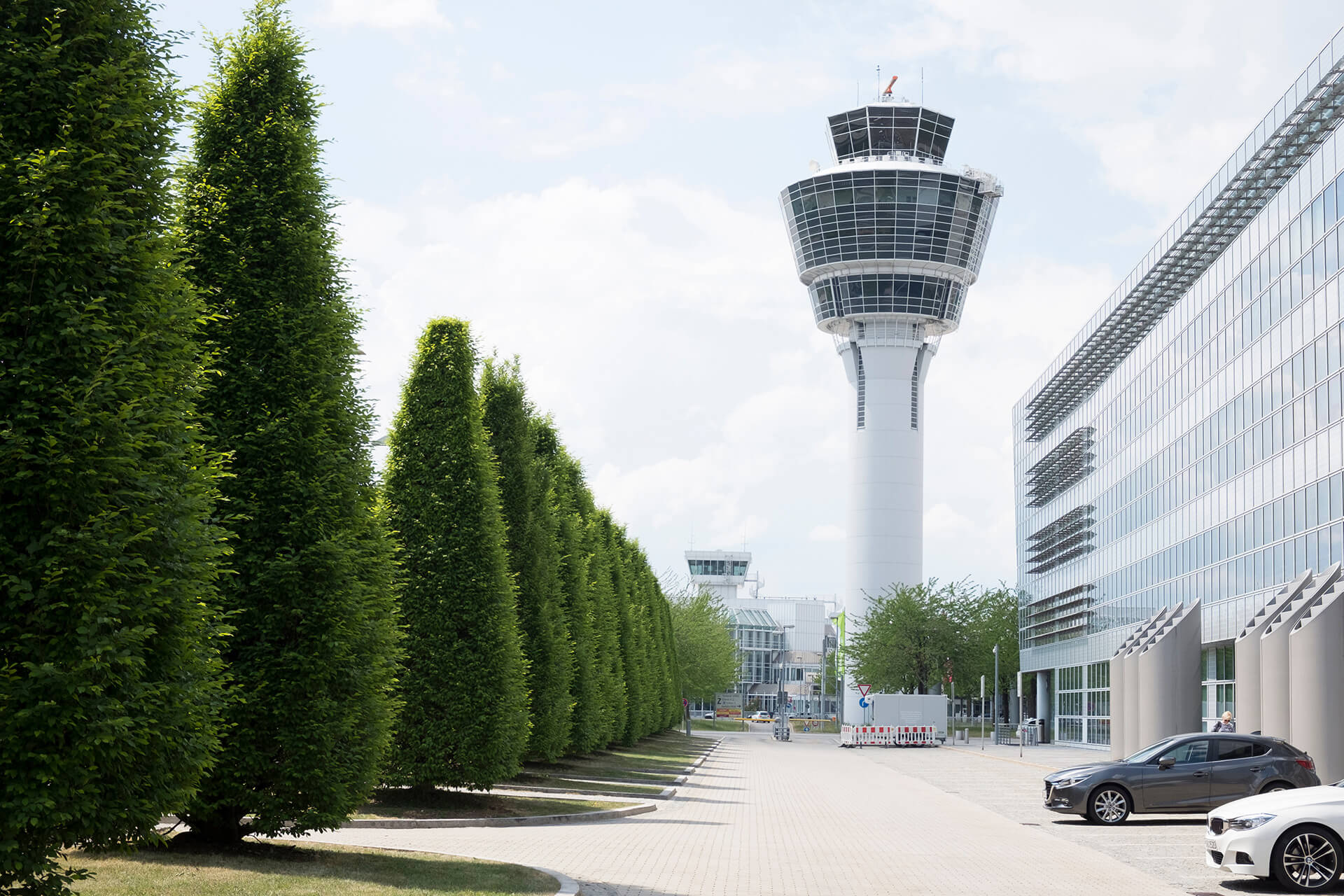 Blick auf den Tower des Flughafen Münchens