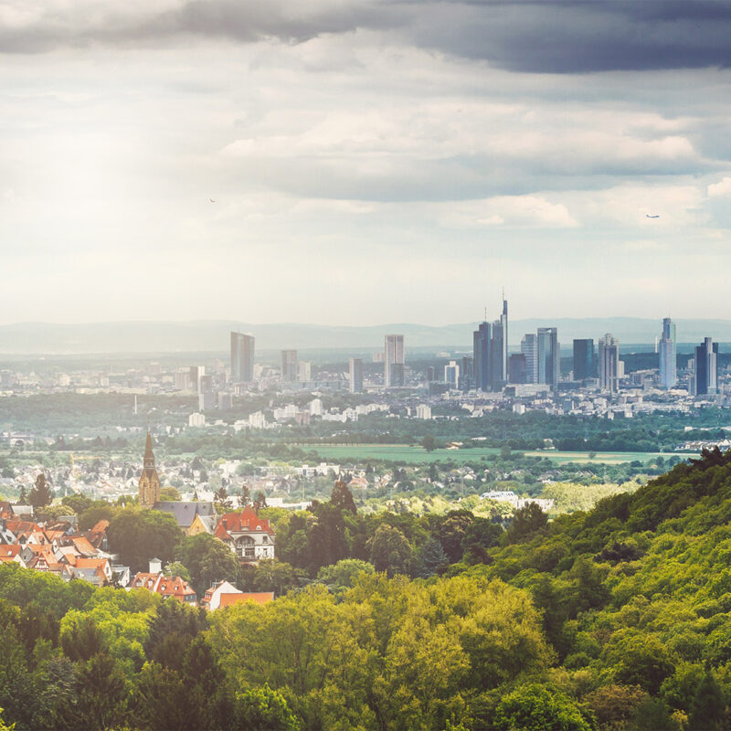Blick auf Frankfurt vom Taunusgebirge aus